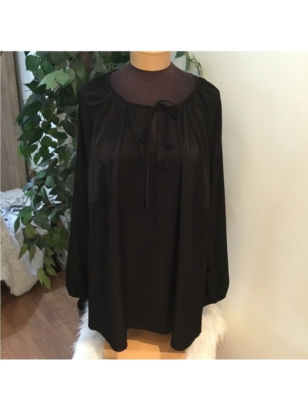 Ava & Viv black balloon sleeve blouse with elastic cuff Woman’s 3X
